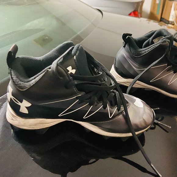 Under Armour Cleats - Picture 1 of 3